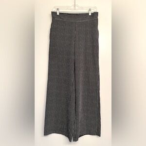 Max Studio Women's Black and White wide leg pants size S